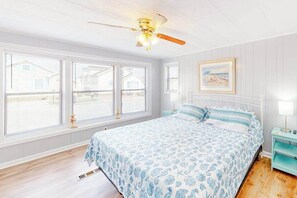 3 bedrooms, WiFi, bed sheets - Renovated waterfront home with dock, bay access, & shared pool/tennis (Ocean City)