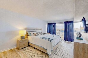 2 bedrooms, desk, iron/ironing board, WiFi - Bayside condo with balcony, sunset view, pool & tennis - steps to Jolly Roger (Ocean City)