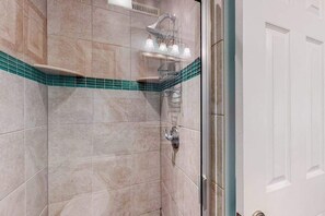 Shower, hair dryer, towels - Fantastic waterfront escape with furnished deck, WiFi, shared pool & central AC (Ocean City)
