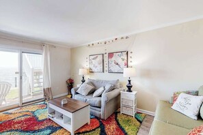 TV, offices - Fantastic waterfront escape with furnished deck, WiFi, shared pool & central AC (Ocean City)