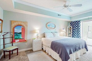 3 bedrooms, desk, iron/ironing board, WiFi - Colorful condo by the beach with balcony, washer/dryer, & outdoor pool (Ocean City)