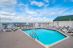 Pool - Colorful condo by the beach with balcony, washer/dryer, & outdoor pool (Ocean City)