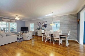 TV, offices - Spacious Ocean Pines home w/deck, grill, fire pit, games, WiFi, wash/dryer & AC (Ocean Pines)