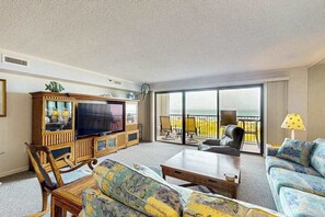 TV, DVD player, offices - Spacious, oceanfront condo with balcony, AC, full kitchen & stunning beach views (Ocean City)