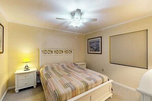 2 bedrooms, WiFi, bed sheets - Spacious, oceanfront condo with balcony, AC, full kitchen & stunning beach views (Ocean City)
