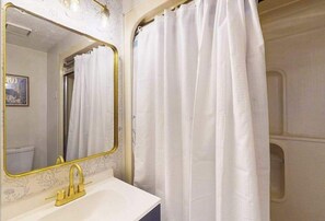 Shower, hair dryer, towels - Bonnie Belle 208 (Ocean City)