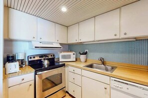 Fridge, microwave, oven, stovetop - Beachfront Coastal Retreat w/Direct Beach Views, Shared Pool, Balcony, WiFi & AC (Ocean City)