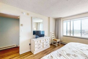 2 bedrooms, WiFi, bed sheets - Beachfront Coastal Retreat w/Direct Beach Views, Shared Pool, Balcony, WiFi & AC (Ocean City)