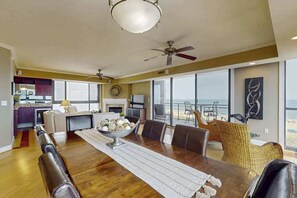Dining - Luxurious Ocean Front Condo w/Beach Access, Central AC & Gas Fireplace (Ocean City)