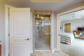 Shower, hair dryer, towels - Luxurious Ocean Front Condo w/Beach Access, Central AC & Gas Fireplace (Ocean City)