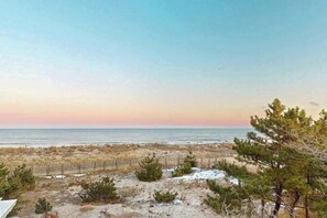 On the beach - Sun Mark 253 (Ocean City)