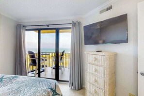 3 slaapkamers, een strijkplank/strijkijzer, reisbedje, wifi