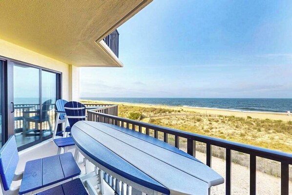 Property grounds - Stunning Ocean front condo w/beach & ocean views, AC & shared pool (Ocean City)