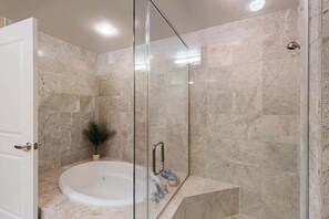 Shower, hair dryer, towels - Luxury beachfront condo w/shared indoor & outdoor pools, free WiFi & ocean views (Ocean City)