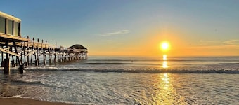GORGEOUS! 2-Bedroom condo with 2 King Beds! Just Steps to the Beach!!