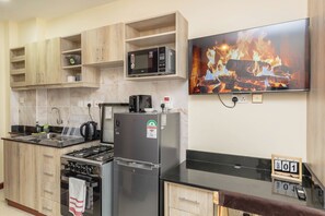 Microwave, stovetop - Transit Hub: 5min to Wilson • 20min JKIA • Secure Parking • WiFi (Nairobi)
