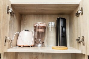 Coffee and/or coffee maker - Transit Hub: 5min to Wilson • 20min JKIA • Secure Parking • WiFi (Nairobi)