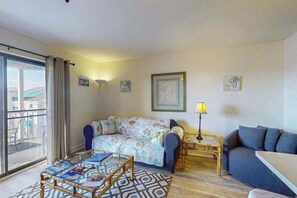 TV, DVD player, offices - Cozy 3rd floor condo w/bonus room, full kitchen, near shopping and recreation (Ocean City)
