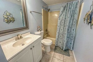 Shower, towels - Sunny Condo on the Ocean Block with Balcony, full kitchen, AC, WiFi & Laundry (Ocean City)