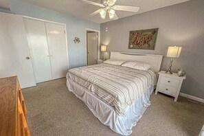 2 bedrooms, WiFi, bed sheets - Sunny Condo on the Ocean Block with Balcony, full kitchen, AC, WiFi & Laundry (Ocean City)