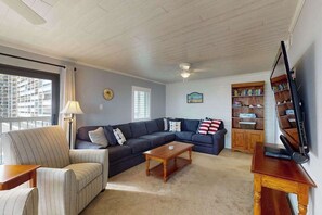 TV, offices - Stunning ocean-front and ocean-view condo with pools and sports courts (Ocean City)