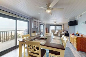 Dining - Stunning ocean-front and ocean-view condo with pools and sports courts (Ocean City)
