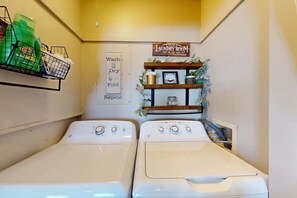 Interior - Sunny - 3rd floor, spacious condo with kitchen, balcony & canal views (Ocean City)