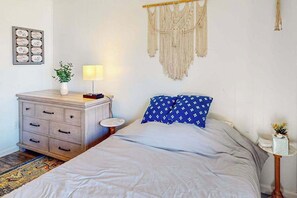 1 bedroom, iron/ironing board, WiFi, bed sheets - Serene condo with central AC, deck & washer/dryer - near golf & theme parks (Ocean City)