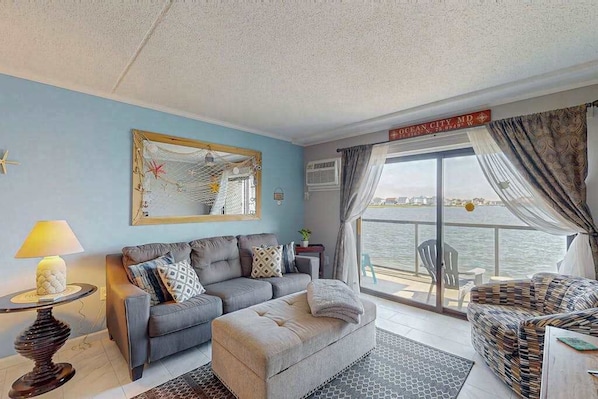 TV, offices - Charming 1st floor - Bayfront condo, near the beach w/pool, tennis & balcony (Ocean City)