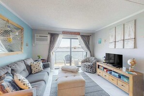 TV, offices - Charming 1st floor - Bayfront condo, near the beach w/pool, tennis & balcony (Ocean City)