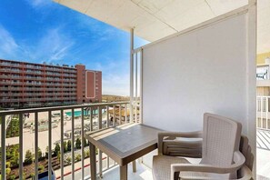 Property grounds - Mid-town, ocean-view condo with balcony & pool access - steps from the beach (Ocean City)