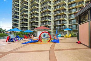 Children’s area - Spacious - penthouse beach condo with balcony, W/D, pools, gym, sauna & AC (Ocean City)