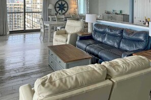 TV, offices - Spacious - penthouse beach condo with balcony, W/D, pools, gym, sauna & AC (Ocean City)
