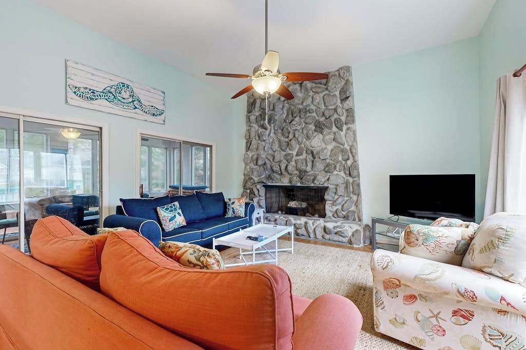 TV, fireplace, offices