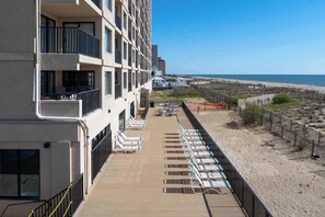Property grounds - Sublime ocean view condo with hot tub, balcony, washer/dryer, & kitchen (Ocean City)
