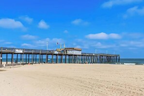 Beach nearby - Updated waterfront condo with washer/dryer, central AC, & seasonal pool (Ocean City)