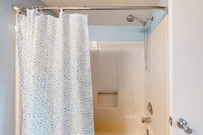Shower, hair dryer - Outrigger 105 (Ocean City)