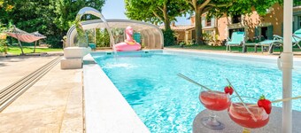 Family Cottage with Shared Heated Pool, Wi-Fi, and Air Conditioning in Le Thor