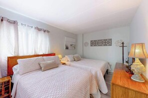 Iron/ironing board, WiFi, bed sheets - Decatur House 501 (Ocean City)