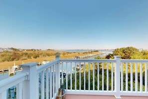 Property grounds - Bay-view townhome with pool & private outdoor living - walk to dining (West Ocean City)