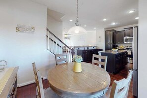 Dining - Bay-view townhome with pool & private outdoor living - walk to dining (West Ocean City)