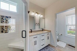 Shower - Sapphire Sol | House in Ocean City with elevator, roof deck, grill, streaming (Ocean City)