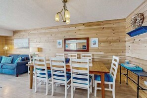 Dining - Amazing Mid-Town condo with ocean views, 2 decks, beach access, AC, & WiFi (Ocean City)
