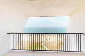 Property grounds - Updated beachfront condo with balcony, ocean view, WiFi, W/D, AC, & pool (Ocean City)