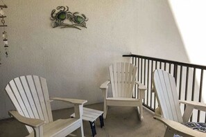 Property grounds - Oceanfront condo with a furnished balcony, central AC, washer/dryer, & pool (Ocean City)