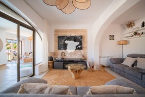 TV - CostaBlancaDreams - Casa Kaiyo in Calpe (Calpe / Calp)
