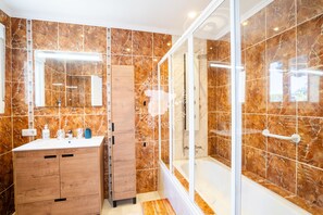 Shower, hair dryer, towels - CostaBlancaDreams - Villa Mar y Monte in Calpe (Calpe / Calp)
