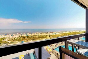 Property grounds - Oceanfront condo with a balcony, central AC, pools, game room & sports courts (Ocean City)