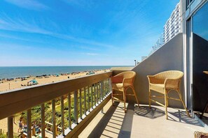 Property grounds - Remodeled oceanfront condo with two balconies, ocean/bay views, pool & sauna (Ocean City)