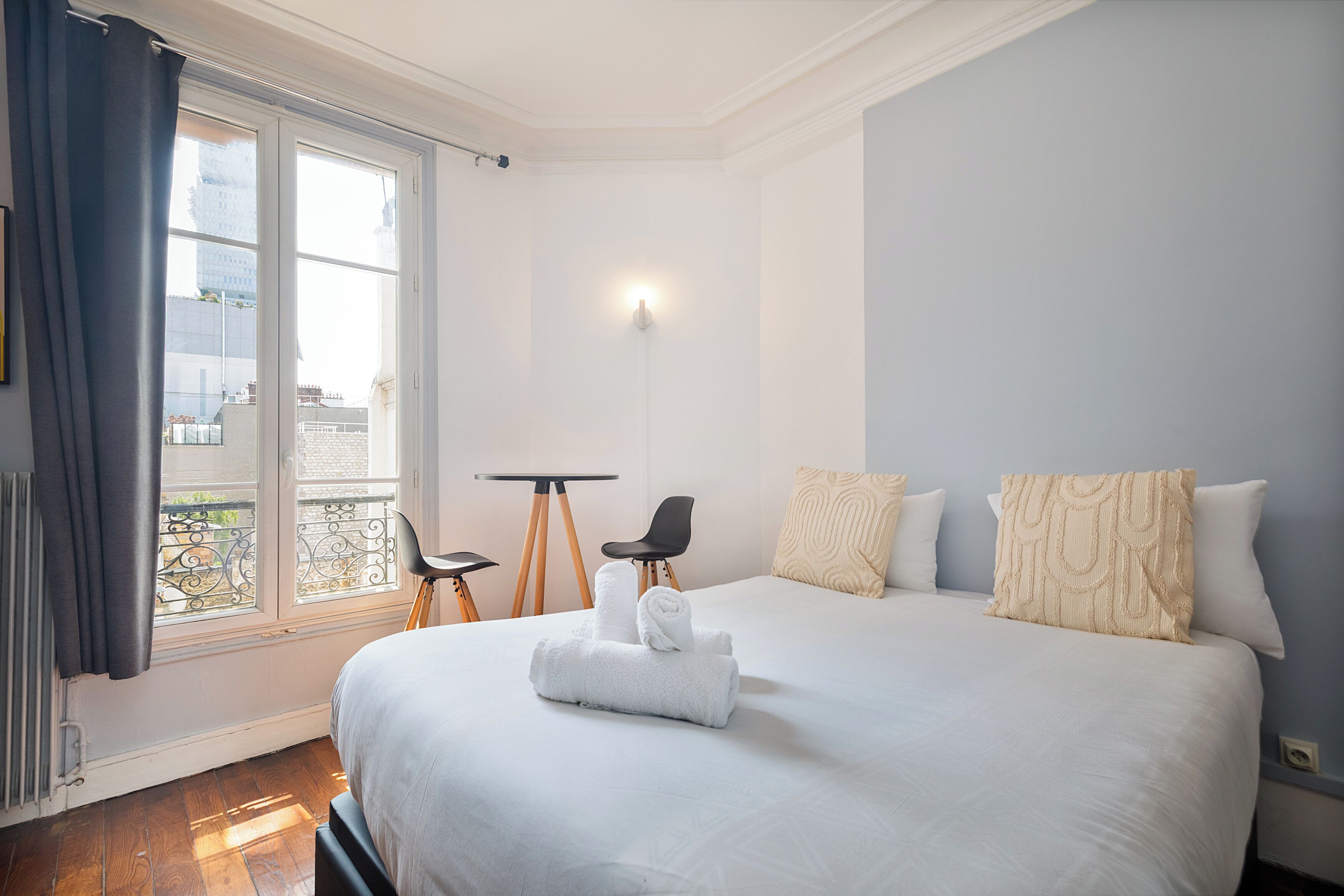 2 bedrooms, iron/ironing board, WiFi, bed sheets